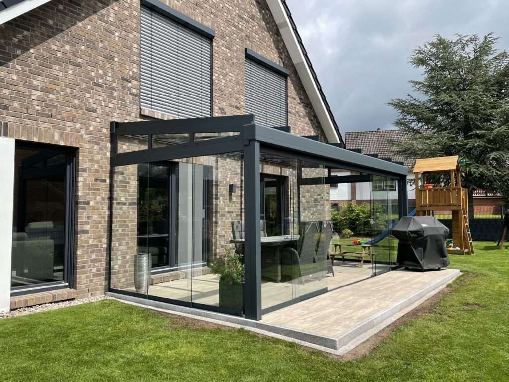 Area Exclusiv Kaltwintergarten mit modernem Design und Glasdach