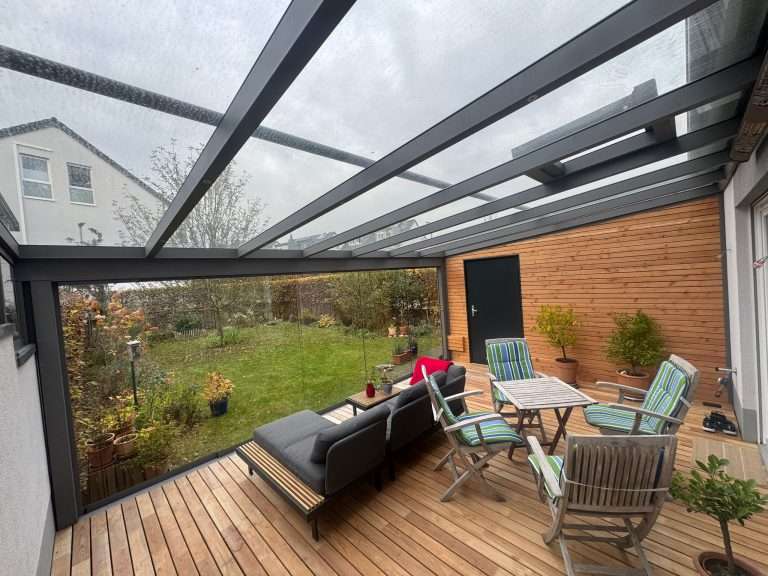 Kaltwintergarten mit Motorisiertem Dachschiebefenster